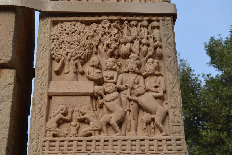 File:Carving on a pillar at Sanchi.jpg