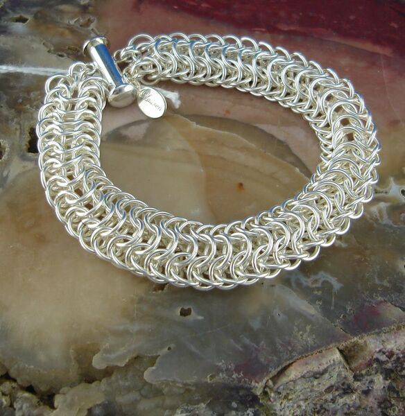 File:ChainMaille Dragon's Back Bracelet or Roundmaille Weave.jpg