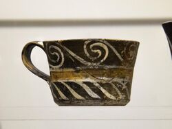 Cup with Kamares ware motif, Phaistos, 1800-1700 BC, AMH, 144926.jpg