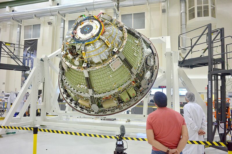 File:EFT-1 Orion Weight and Center of Gravity Test.jpg