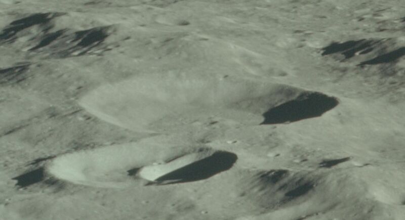 File:Holetschek crater AS17-151-23235.jpg