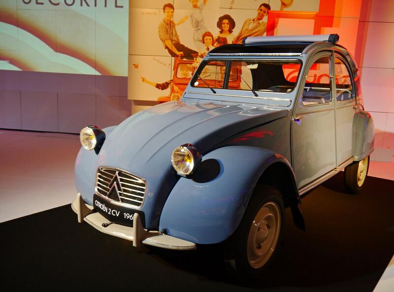 File:Mondial de l'Automobile 2012, Paris - France (8665391217).jpg