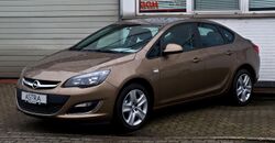 Opel Astra Stufenheck 1.6 Edition (J, Facelift) – Frontansicht, 10. März 2013, Velbert.jpg
