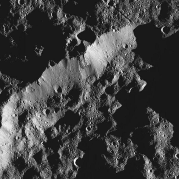 File:PIA20553-Ceres-DwarfPlanet-Dawn-4thMapOrbit-LAMO-image58-2016208.jpg