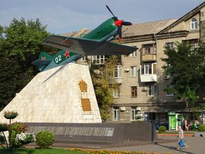 World War Two-Era Soviet Fighter Monument - Zaporozhye - Ukraine - 01 (43357309794).jpg