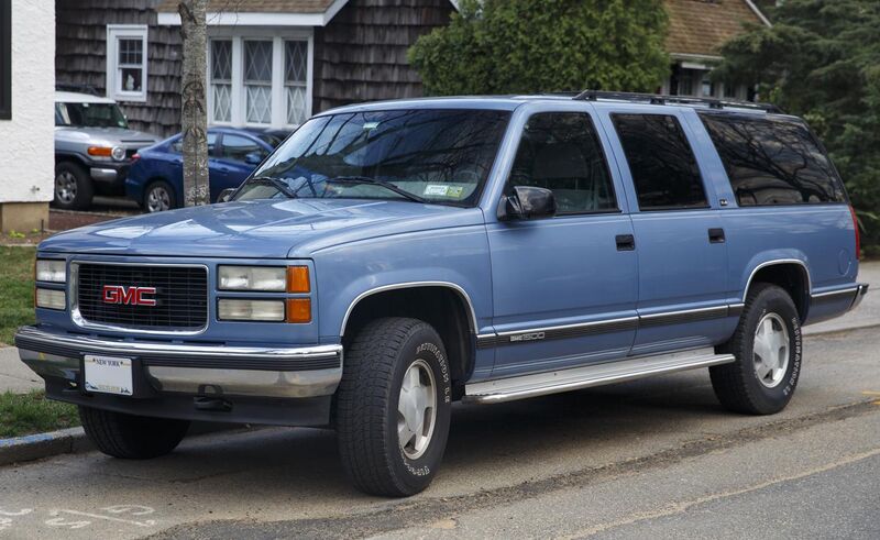 File:1995 GMC Suburban 1500 4x4 in Atlantic Blue Metallic, front left.jpg