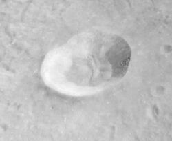 Alfraganus crater AS16-M-1392.jpg