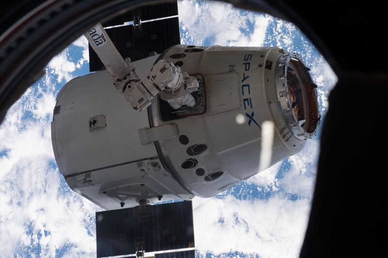 File:ISS-54 Dragon SpaceX CRS-13 releasing (2).jpg