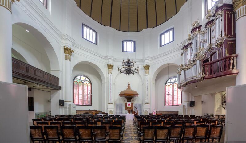 File:Interior of Blenduk Church, Semarang, 2014-06-19 2.jpg