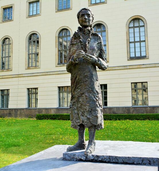 File:Lise Meitner Denkmal Unter den Linden Berlin (3).JPG