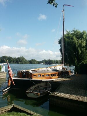 Pleasure Wherry Hathor, South Walsham staithe - geograph.org.uk - 232264.jpg