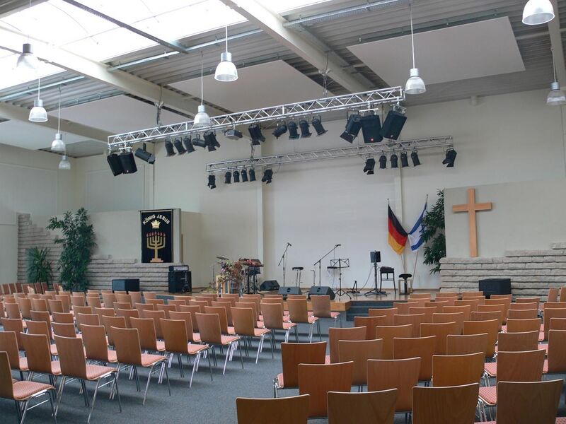 File:Ravensburg Freie Christengemeinde Saal.jpg