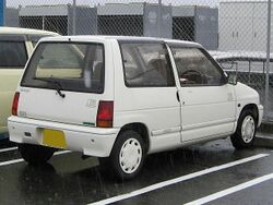 Suzuki-Alto-3rd-rear.jpg