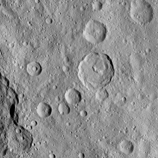 File:PIA19999-Ceres-DwarfPlanet-Dawn-3rdMapOrbit-HAMO-image56-20151002.jpg