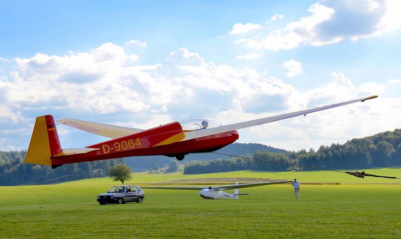 File:Pull up of glider ASK 13.jpg