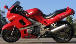 Red Kawasaki ZX6E.JPG