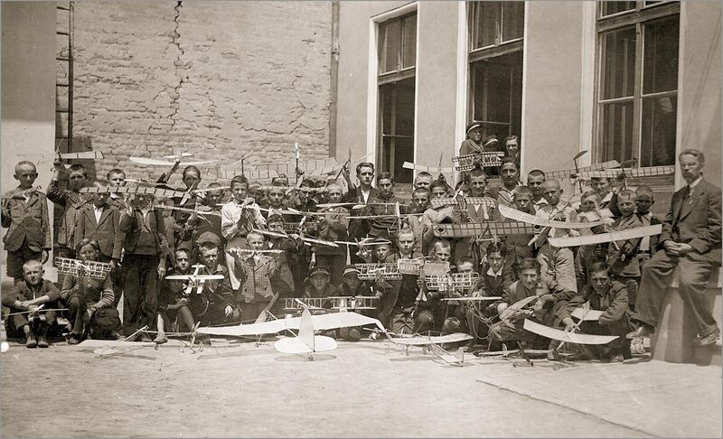 File:Students with wooden model airplanes in Sonta 1936.jpg