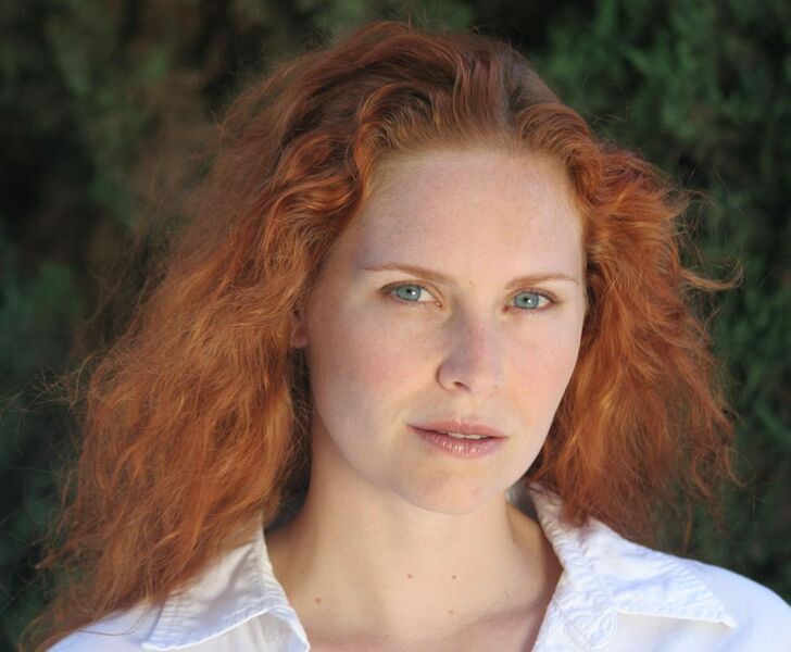 File:Woman redhead natural portrait 1.jpg