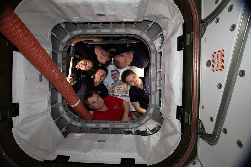 File:Expedition 59 crew inside the Cygnus.jpg