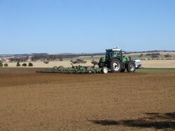 Fendt Tractor Ripping up Kulin.jpg