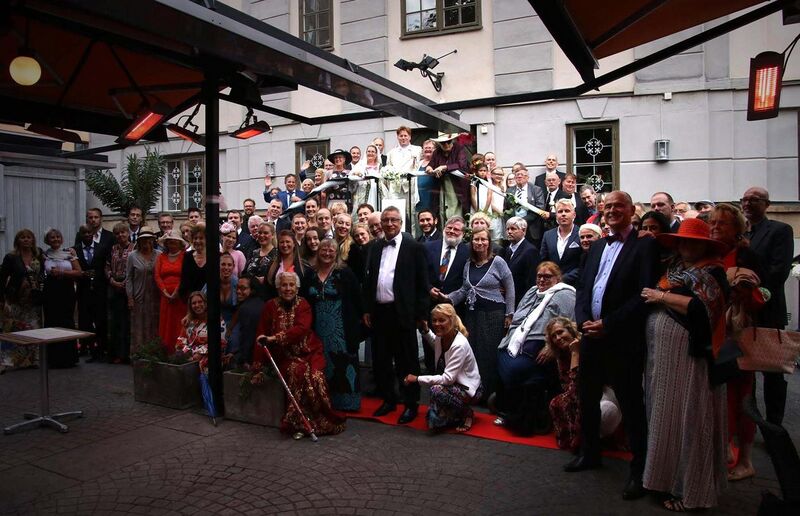 File:Rådberg-Eikner Wedding group 2 2017.jpg
