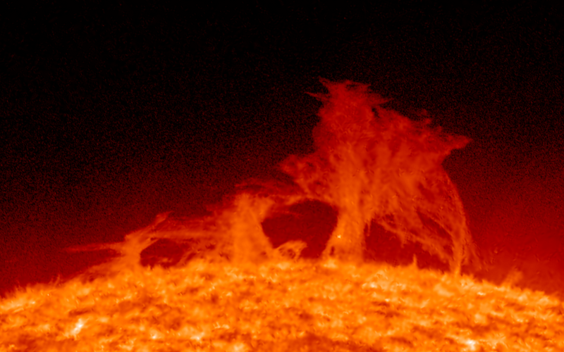 File:Solar prominence 2011-04-14T202956.120.png