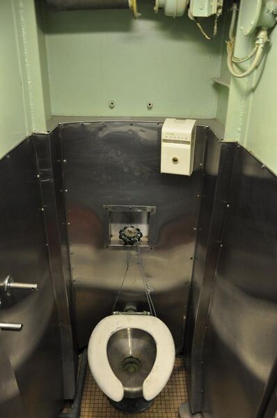 File:USS Growler - Toilet (7181617746).jpg