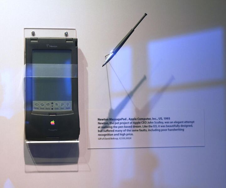 File:Apple Newton MessagePad (1993) - Computer History Museum.jpg