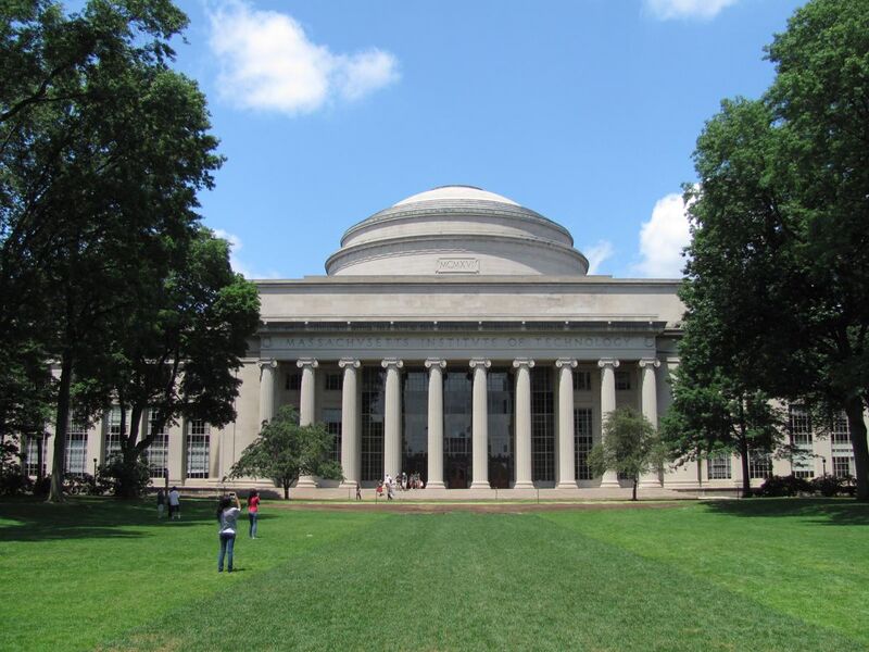 File:MIT Building 10 and the Great Dome, Cambridge MA.jpg