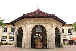 Magellan's Cross Cebu.jpg