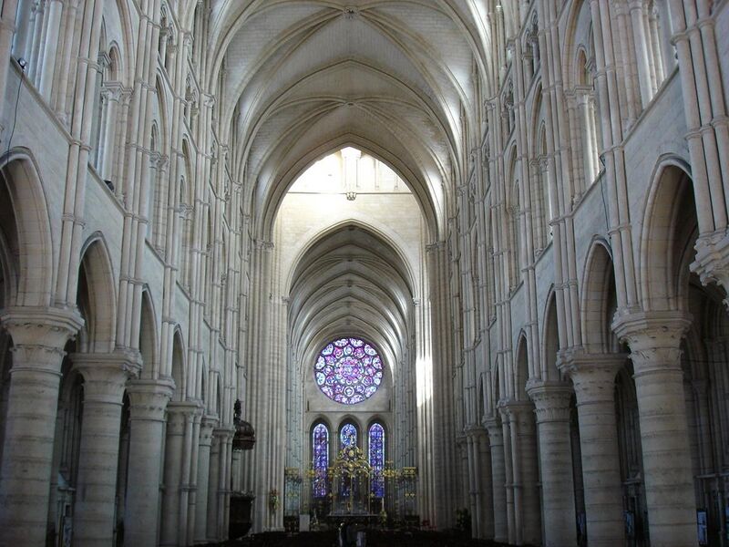 File:Nef cathédrale Laon.jpg