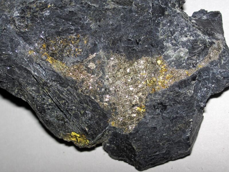 File:Platinum-palladium ore, Stillwater mine MT.JPG