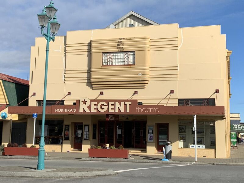 File:Regent theatre Hokitika.jpg