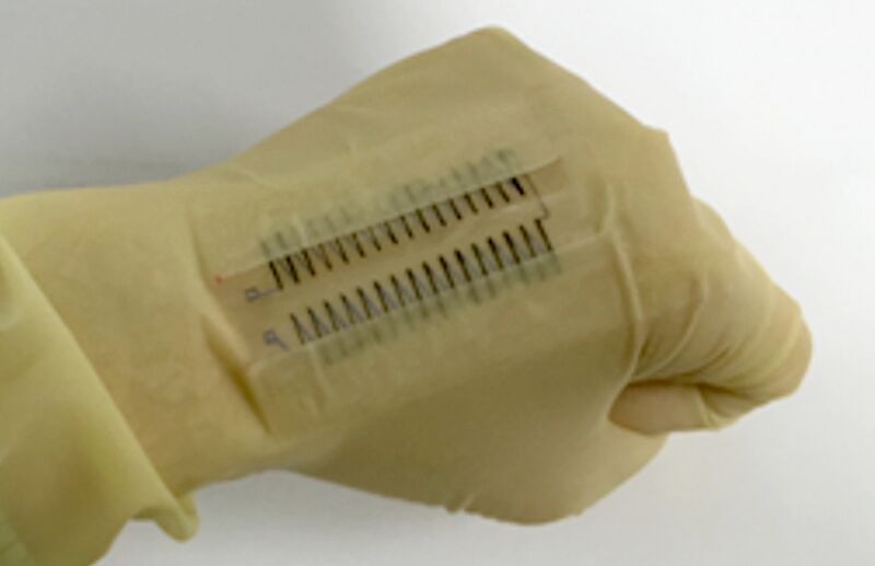 File:Thermoelectric glove.jpg