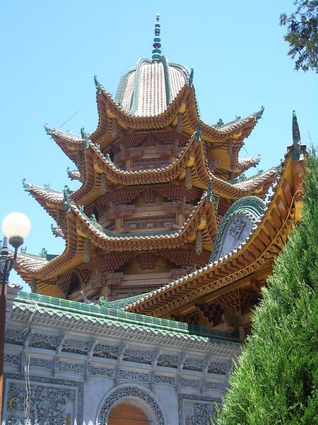 File:5861-Linxia-Yu-Baba-Gongbei-main-building-roof.jpg