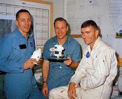 Apollo 13 Crew before launch - S70-34767.jpg