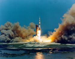 Apollo 16 lift-off.jpg