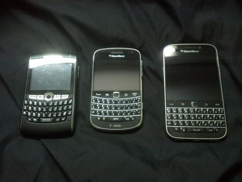 File:BlackBerry 8820, BlackBerry Bold 9900 and BlackBerry Classic.jpg