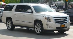 Cadillac Escalade ESV 2016.jpg