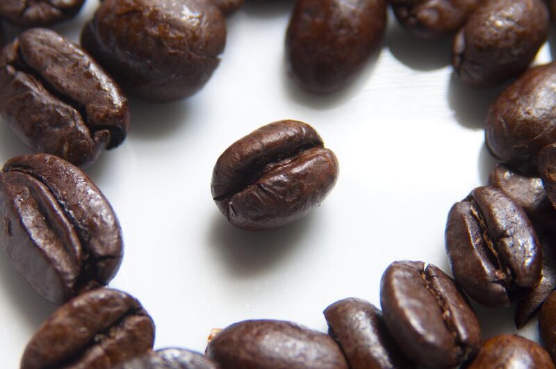 File:Coffee Beans Photographed in Macro.jpg
