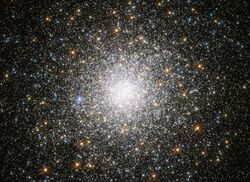 Crowded cluster Messier 75.jpg