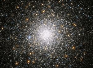 Crowded cluster Messier 75.jpg