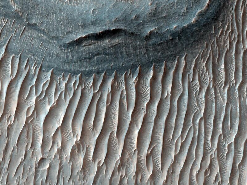 File:Ius Chasma, Valles Marineris, Mars.jpg