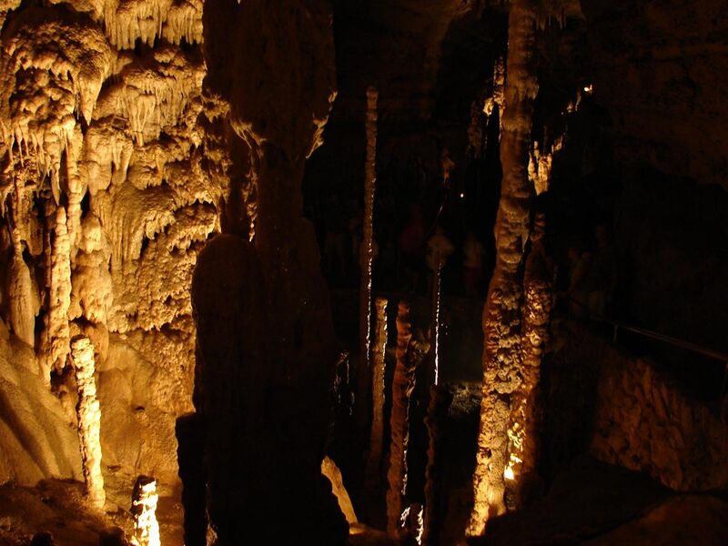 File:NaturalBridgeCaverns7.jpg