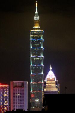 Taipei 101 Light up after November 2015 Paris attacks 20151114a.jpg