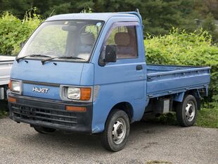1994 Daihatsu Hijet Climber truck in Blue, front left.jpg