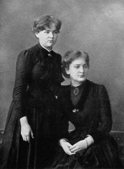 Maria Sklodowska et sa sœur Bronislawa en 1886.jpg