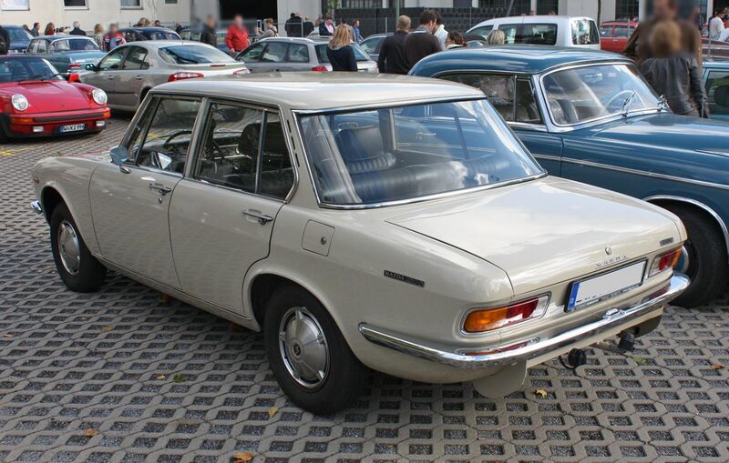 File:Mazda 1800 000 Gen1 1966-1972 backleft 2012-10-07 U.jpg