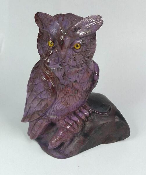 File:Owl in sugilite 9 cm high arp.jpg