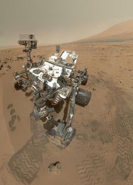 File:PIA16239 High-Resolution Self-Portrait by Curiosity Rover Arm Camera unedited.jpg